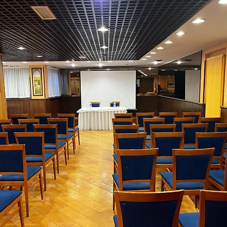 Hotel Les Jumeaux Κουρμαγιέρ Εξωτερικό φωτογραφία