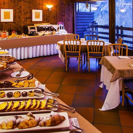 Hotel Les Jumeaux Κουρμαγιέρ Εξωτερικό φωτογραφία