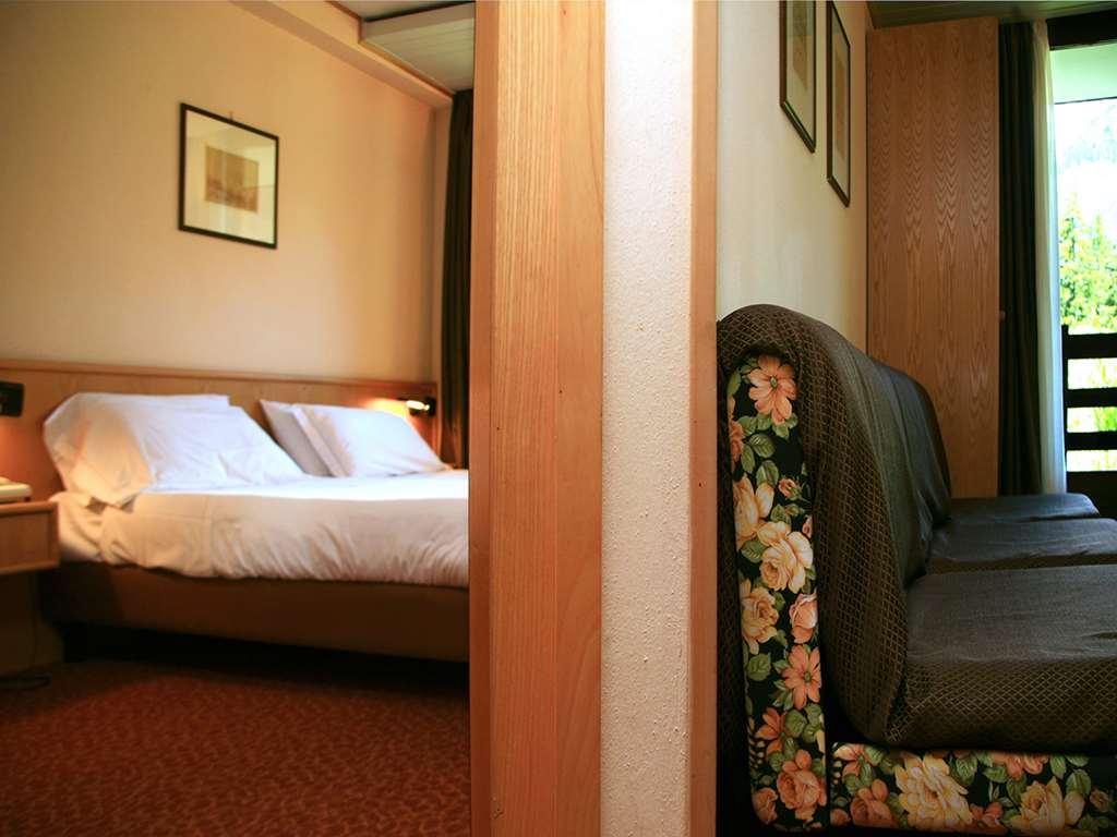 Hotel Les Jumeaux Κουρμαγιέρ Δωμάτιο φωτογραφία