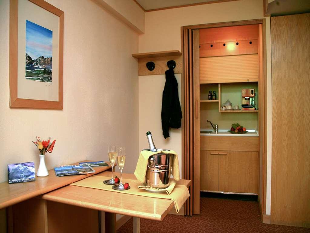 Hotel Les Jumeaux Κουρμαγιέρ Ανέσεις φωτογραφία