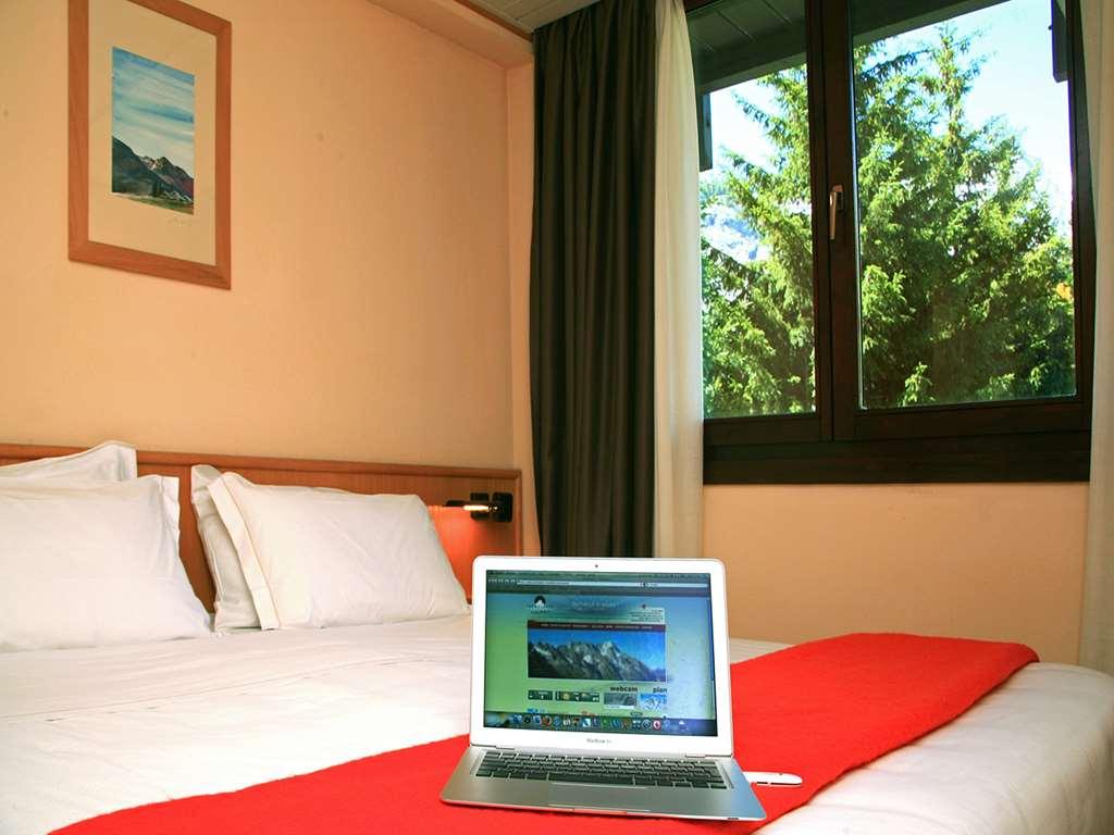 Hotel Les Jumeaux Κουρμαγιέρ Δωμάτιο φωτογραφία
