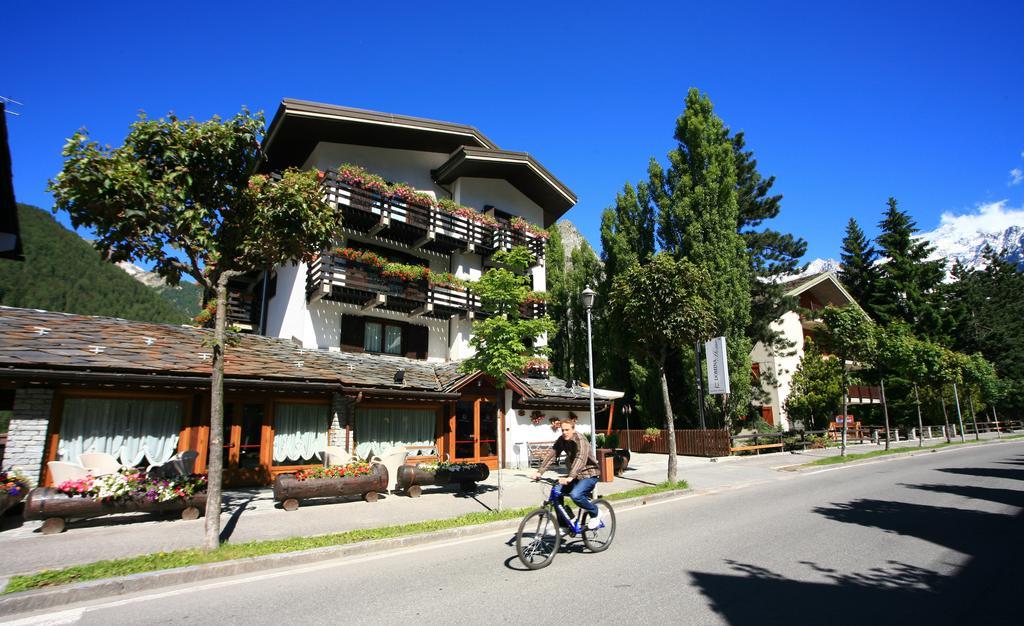 Hotel Les Jumeaux Κουρμαγιέρ Εξωτερικό φωτογραφία