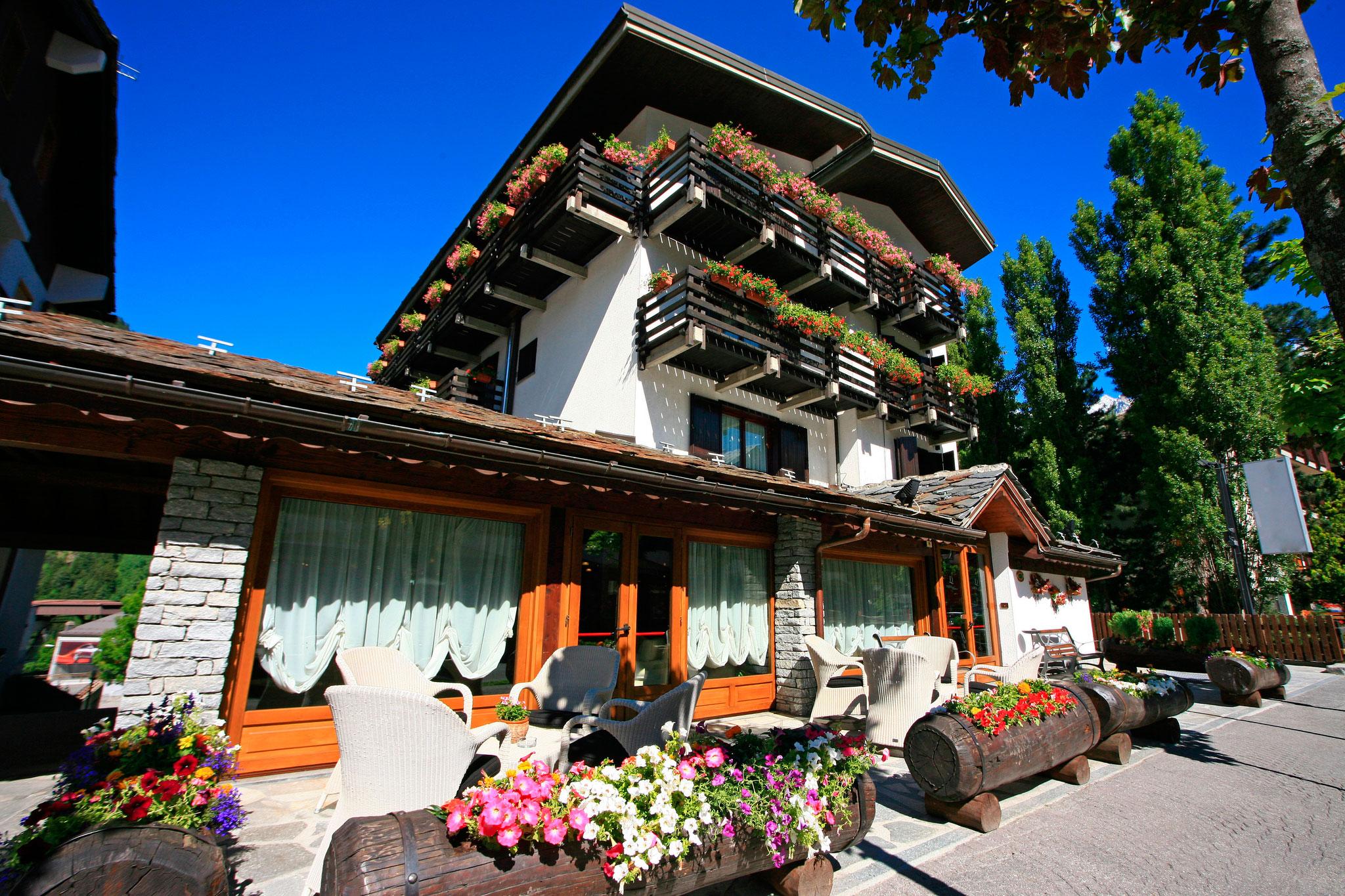 Hotel Les Jumeaux Κουρμαγιέρ Εξωτερικό φωτογραφία