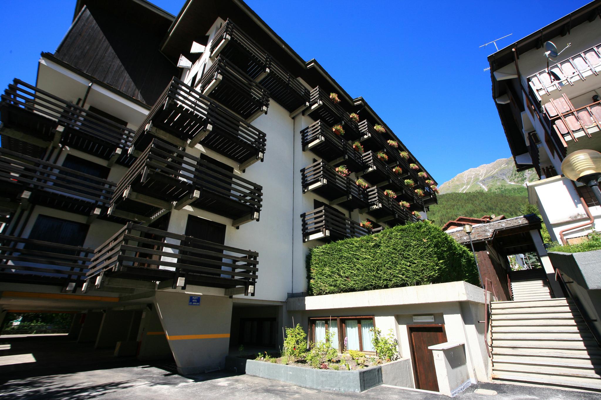 Hotel Les Jumeaux Κουρμαγιέρ Εξωτερικό φωτογραφία