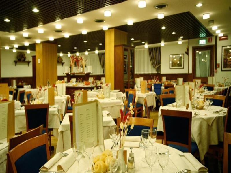 Hotel Les Jumeaux Κουρμαγιέρ Εξωτερικό φωτογραφία
