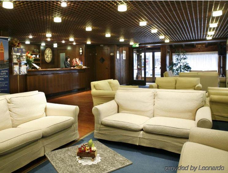 Hotel Les Jumeaux Κουρμαγιέρ Εξωτερικό φωτογραφία