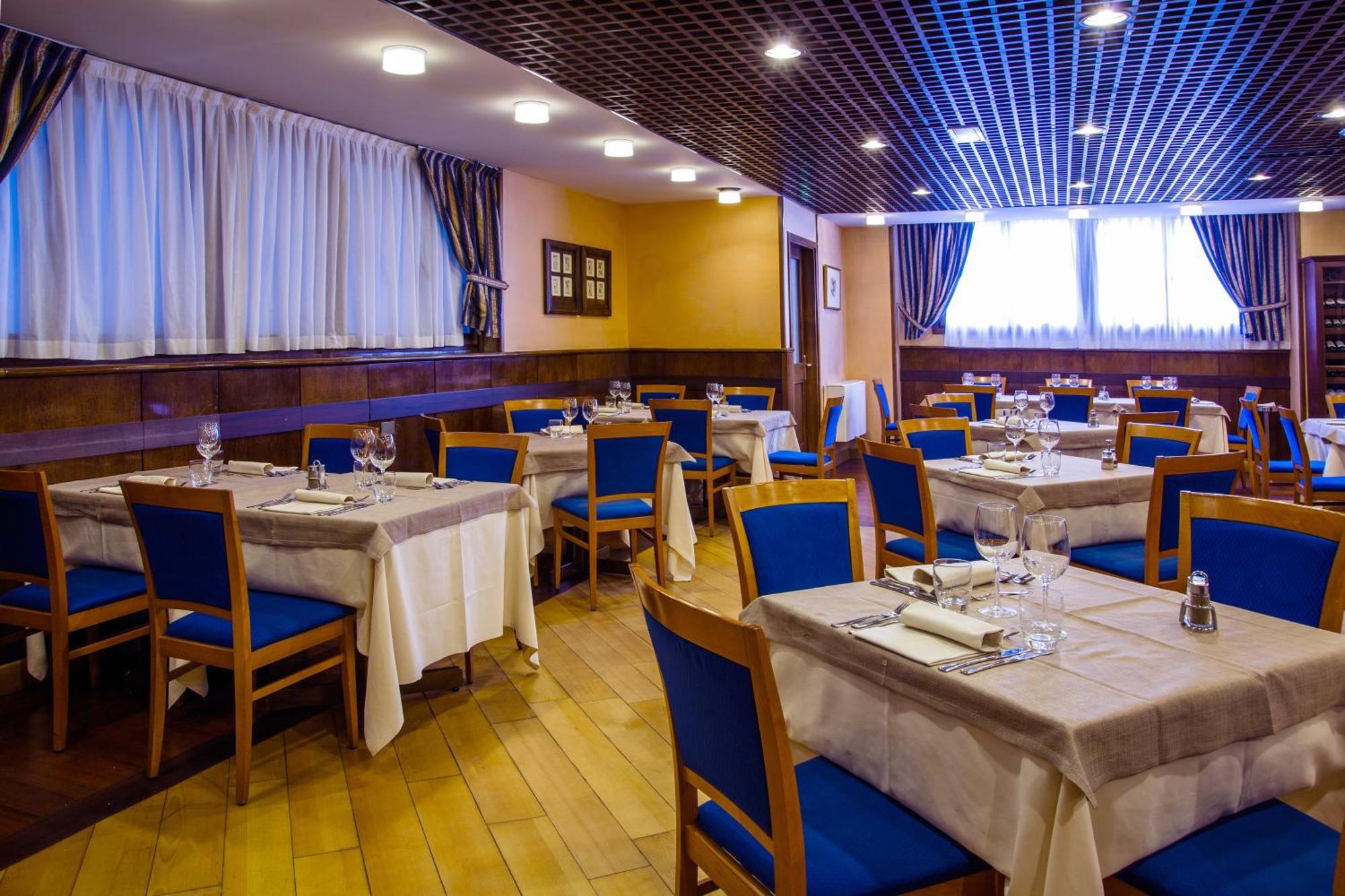 Hotel Les Jumeaux Κουρμαγιέρ Εξωτερικό φωτογραφία
