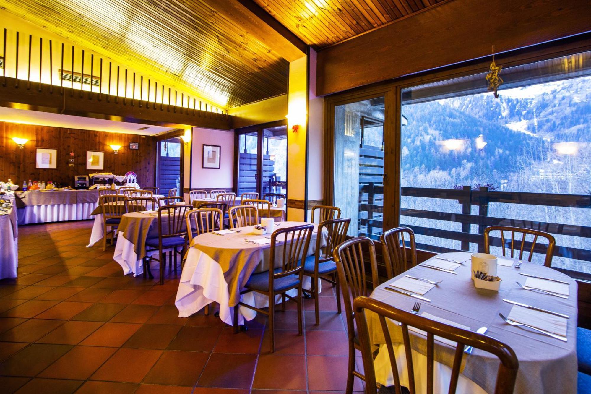 Hotel Les Jumeaux Κουρμαγιέρ Εξωτερικό φωτογραφία