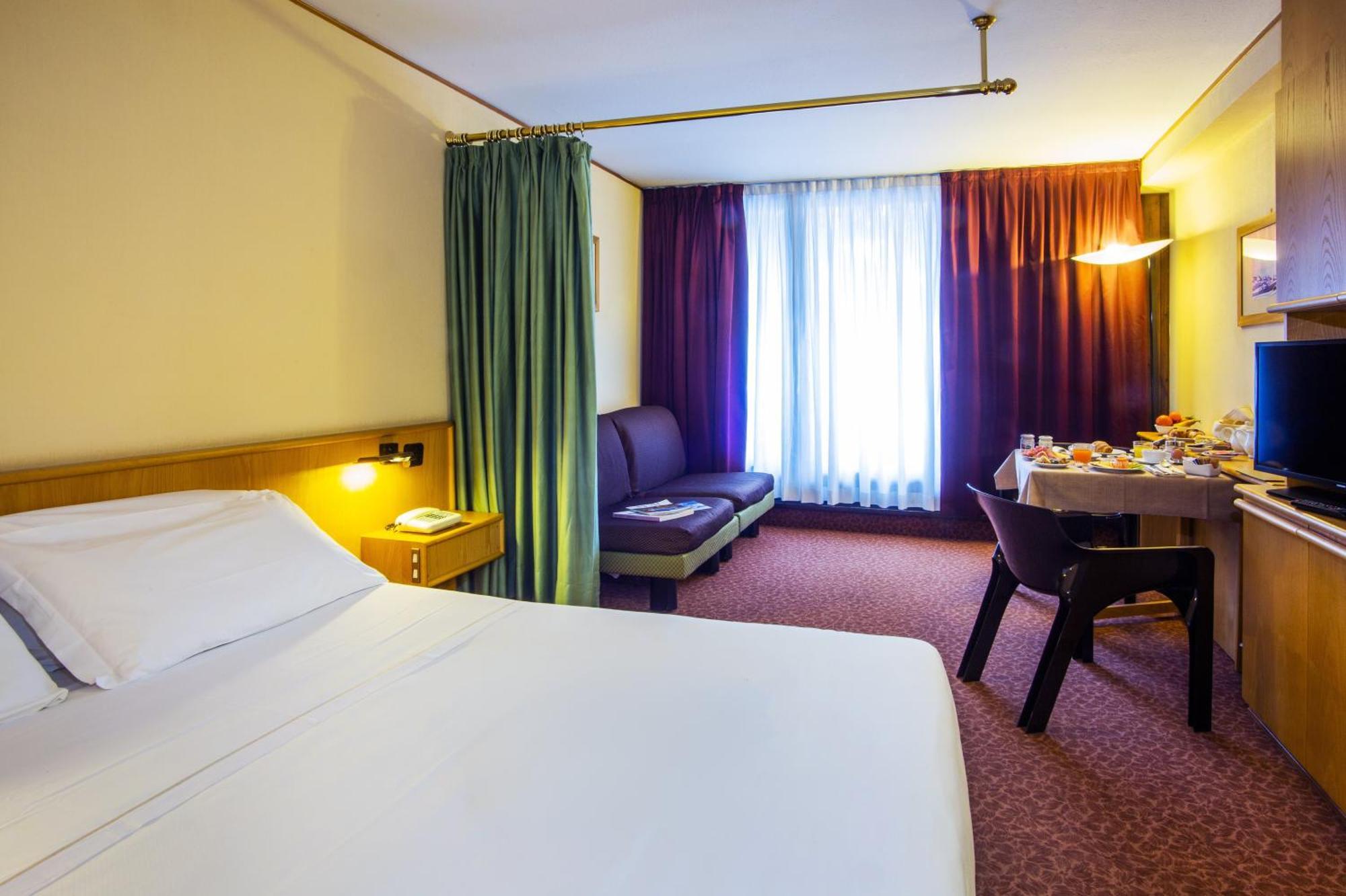 Hotel Les Jumeaux Κουρμαγιέρ Εξωτερικό φωτογραφία