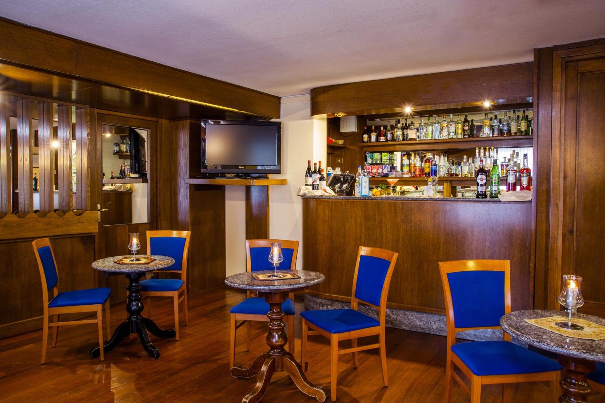 Hotel Les Jumeaux Κουρμαγιέρ Εξωτερικό φωτογραφία