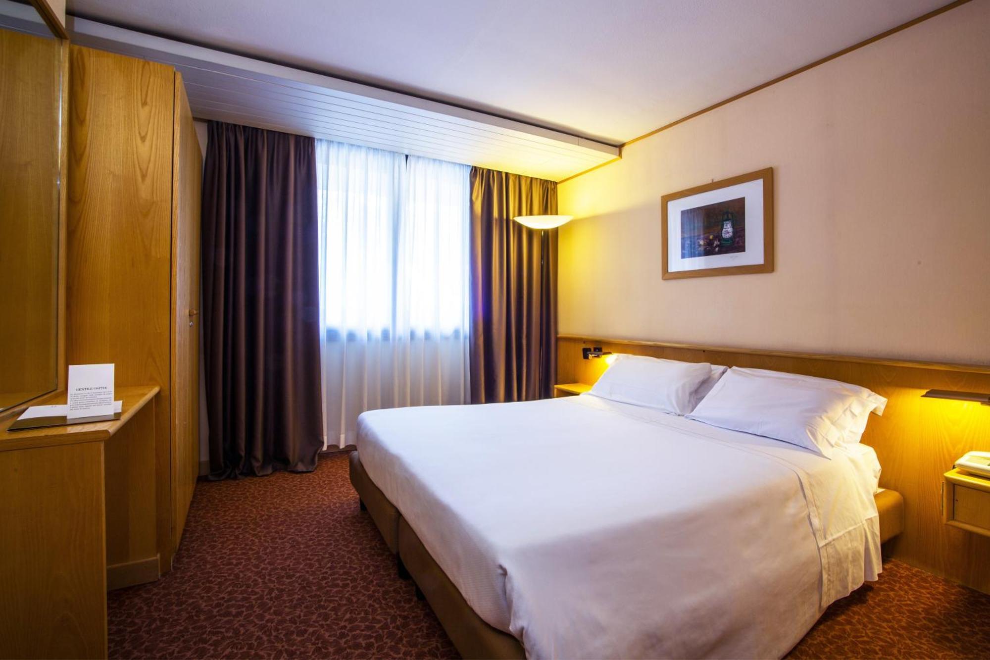 Hotel Les Jumeaux Κουρμαγιέρ Εξωτερικό φωτογραφία