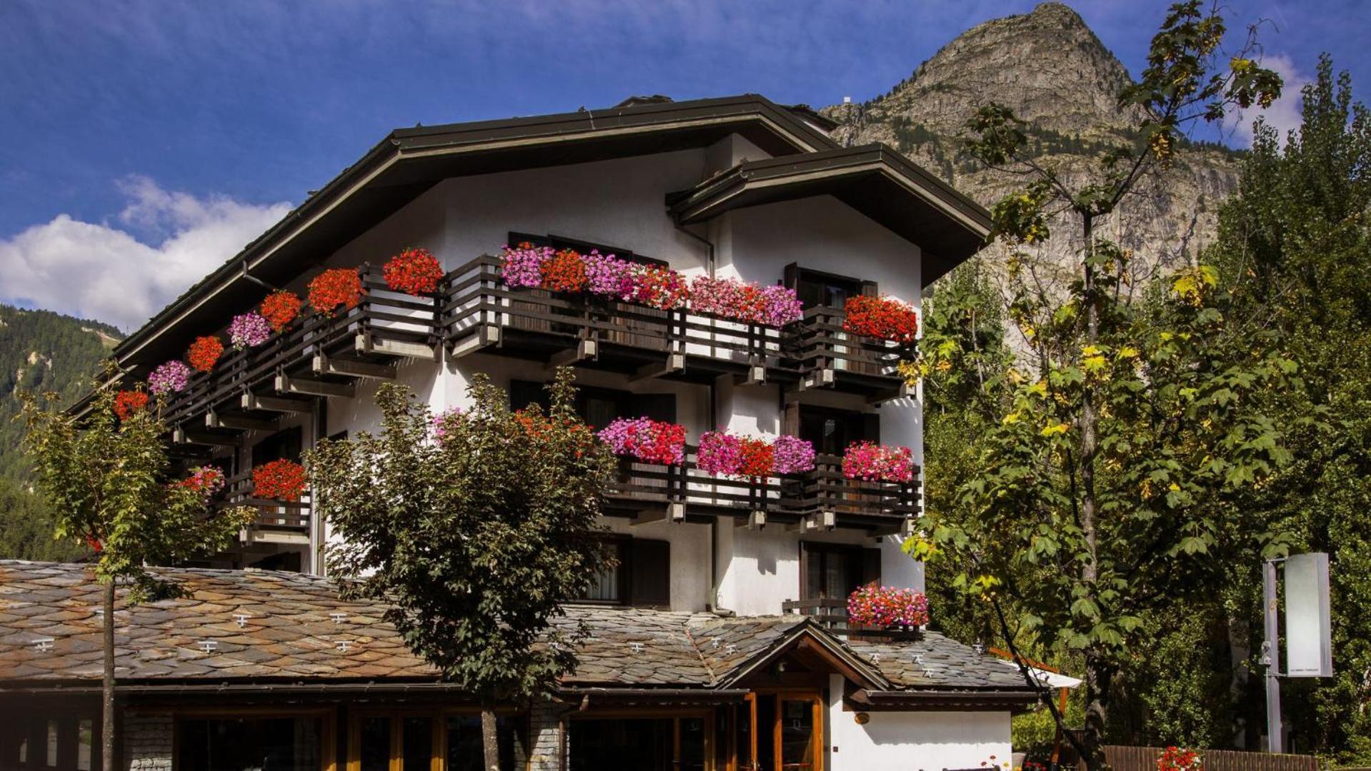 Hotel Les Jumeaux Κουρμαγιέρ Εξωτερικό φωτογραφία
