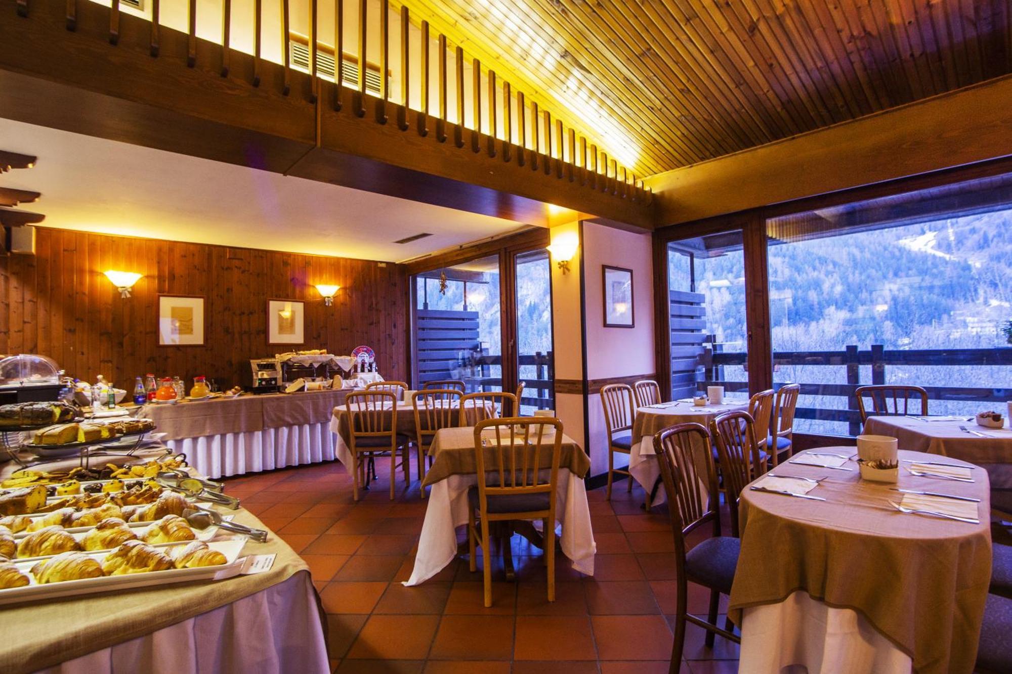 Hotel Les Jumeaux Κουρμαγιέρ Εξωτερικό φωτογραφία