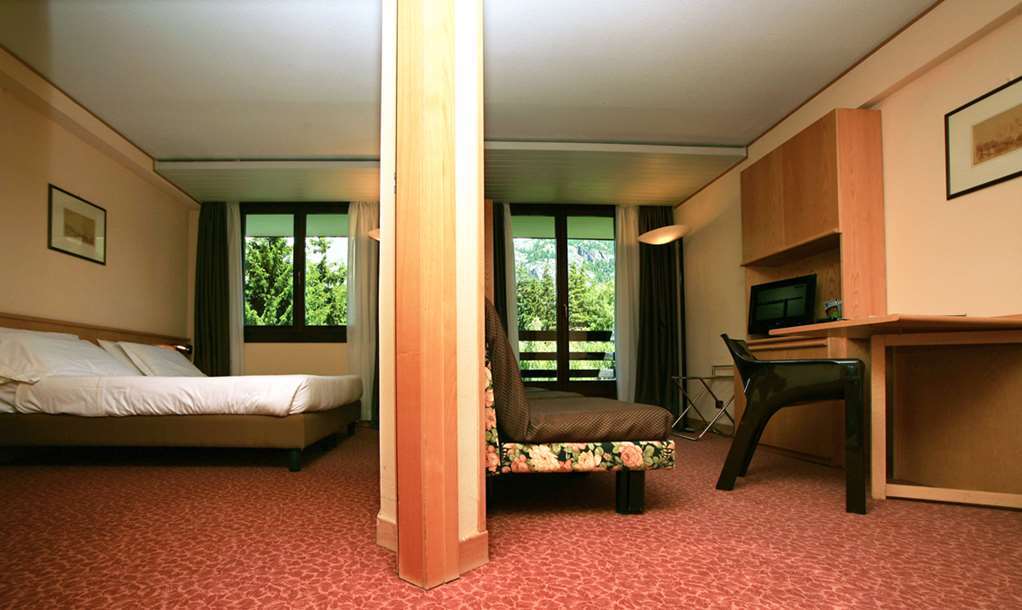 Hotel Les Jumeaux Κουρμαγιέρ Δωμάτιο φωτογραφία